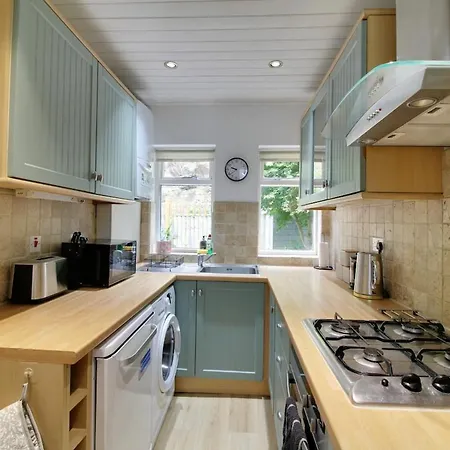 3-bed Near Harrogate, Parking, Long *