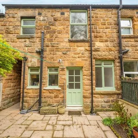 3-bed Near Harrogate, Parking, Long