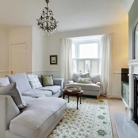3-bed Near Harrogate, Parking, Long *