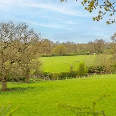 3-bed Near Harrogate, Parking, Long Pannal