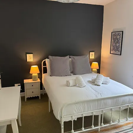 3-bed Near Harrogate, Parking, Long Nyaraló *