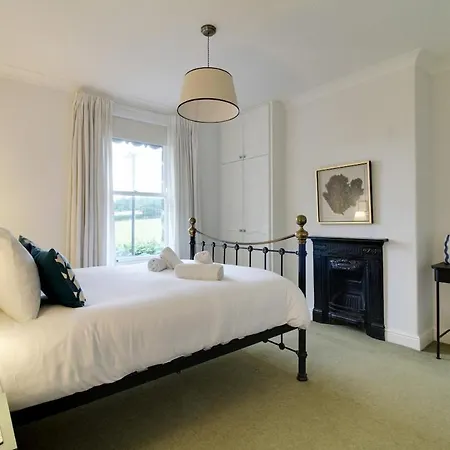3-bed Near Harrogate, Parking, Long *