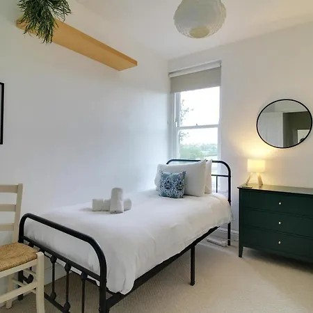 3-bed Near Harrogate, Parking, Long *